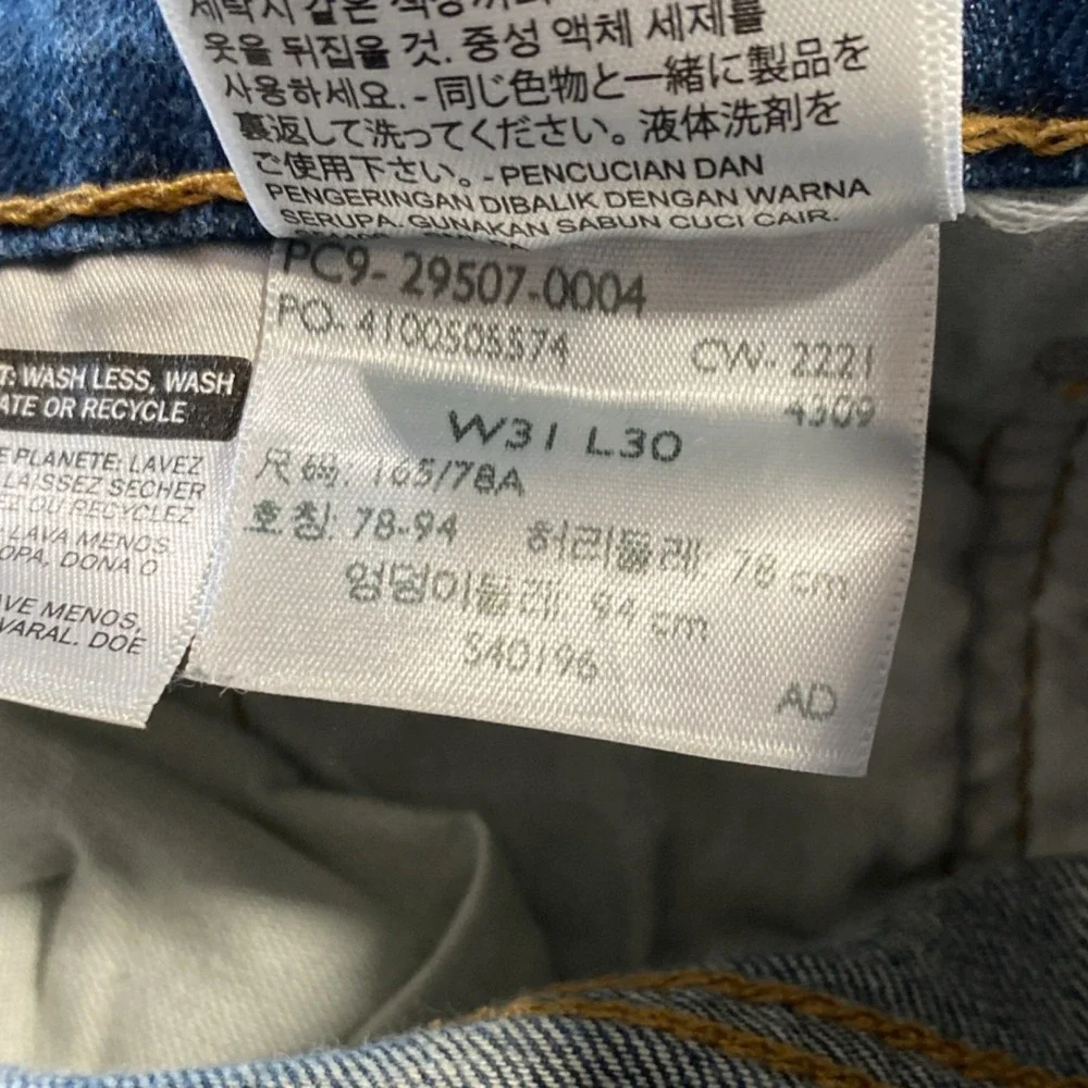 Levi's Men's 502 Denim Regular Fit 5-Pocket Medium Wash W31 L30 IS 26 SKU 061